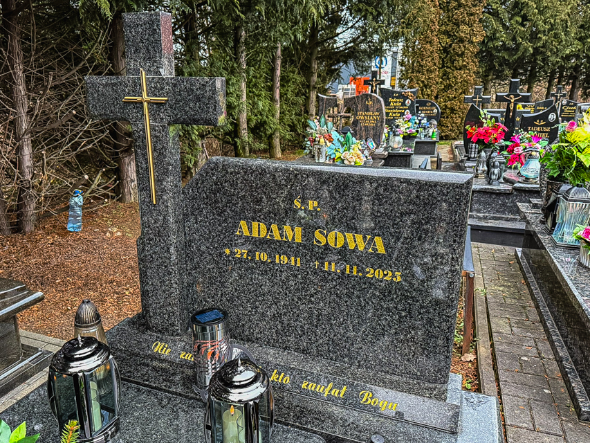 Grób Adam Sowa
